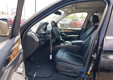 2015 BMW X5 xDrive35D z USA, uszkodzony, nr VIN 5UXKS4C54F0J98381